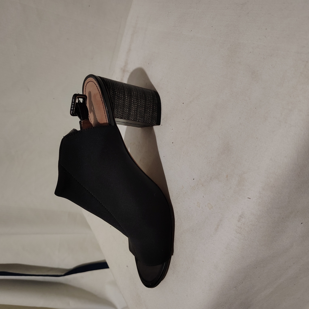 Donald J Pilner, Gillie 2, black heels, "sparkly snake scale" details, 8M